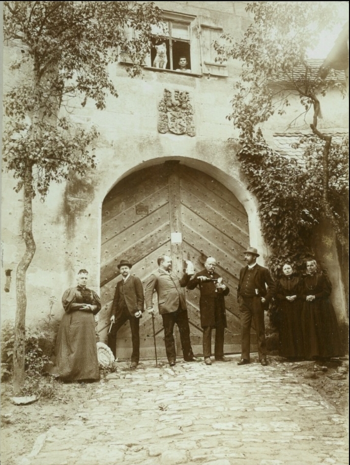 Grünsberg Castle Gate and the Stromer Family in 1896